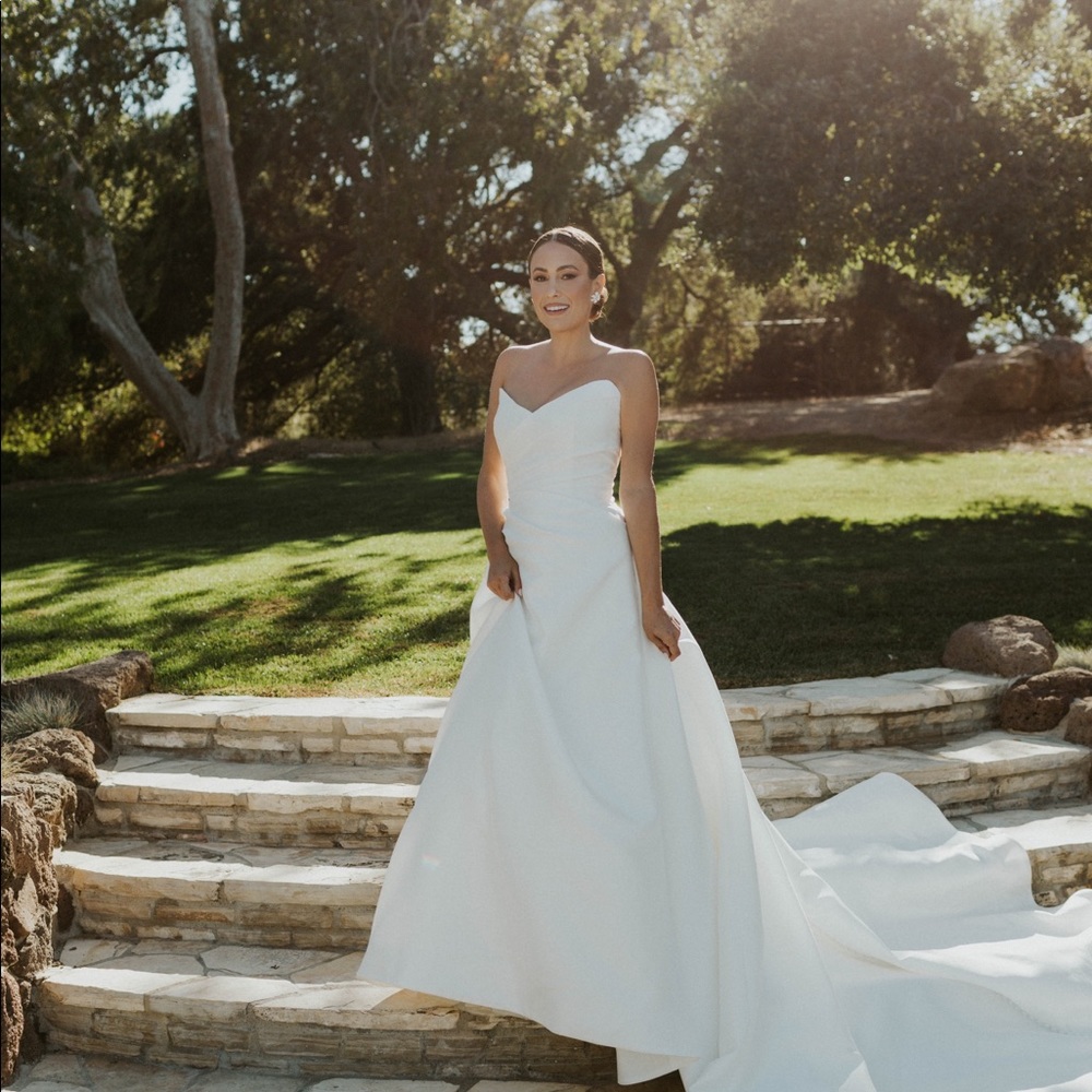 WEDDING DRESS - Picture 2 of 7